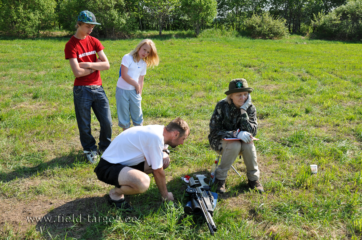 Ei tea, mis asja ta seal uurib?